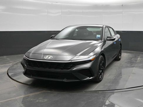 New 2026 Hyundai Elantra SEL Sport FWD image 3