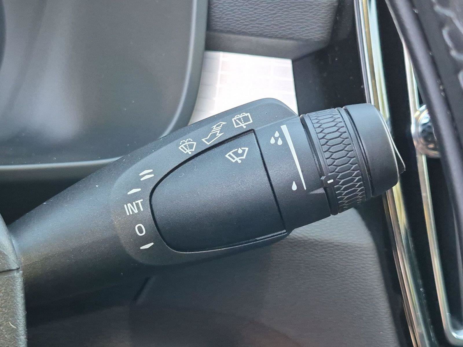 Used 2024 Volvo XC40 B5 Core AWD/4WD image 38