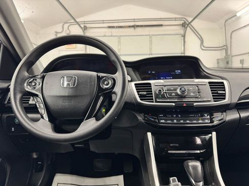 Used 2017 Honda Accord LX image 19