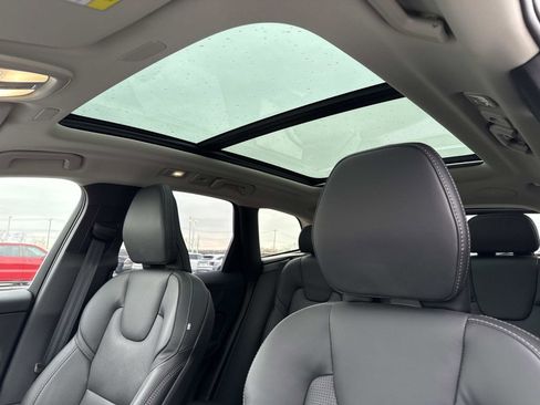 Used 2023 Volvo XC60 B5 Ultimate w/ Climate Package image 3
