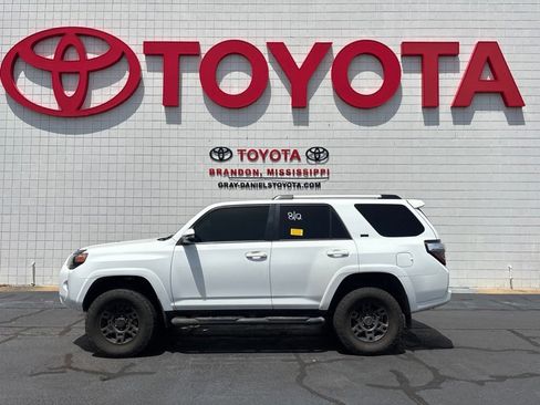 Used 2024 Toyota 4Runner SR5 Premium w/ Moonroof Package AWD/4WD image 4