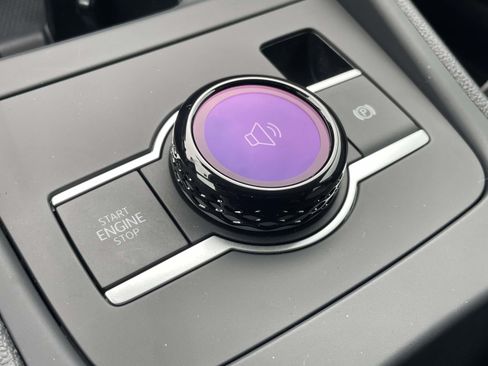 New 2026 Volkswagen Tiguan SE FWD image 29