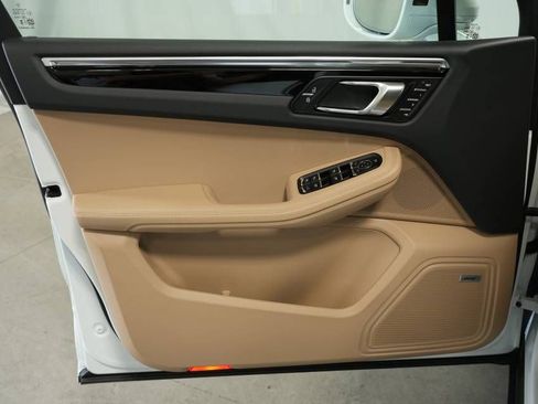 Certified 2025 Porsche Macan image 25