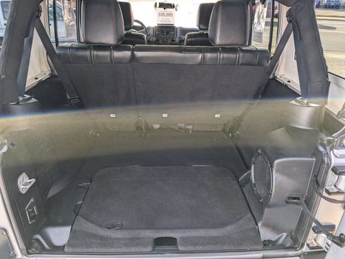 Used 2012 Jeep Wrangler Unlimited Sahara image 13