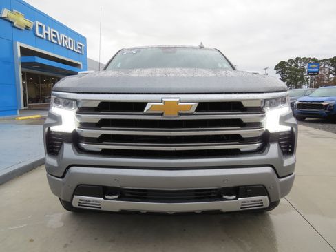 Certified 2024 Chevrolet Silverado 1500 High Country w/ Technology Package image 7