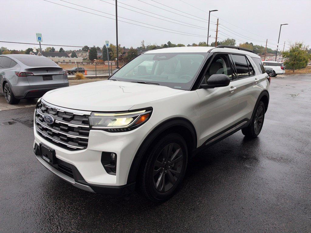 Used 2025 Ford Explorer Active w/ Active Comfort Package AWD/4WD image 2