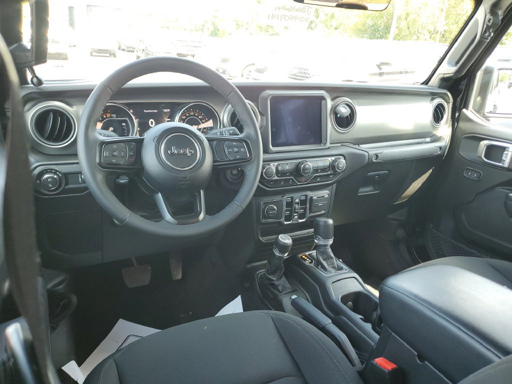 Certified 2023 Jeep Gladiator Sport AWD/4WD image 9