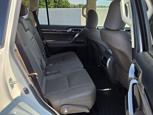 Used 2021 Lexus GX 460 Premium w/ Premium Package AWD/4WD image 16