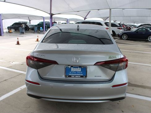 Used 2025 Honda Civic Sport image 4