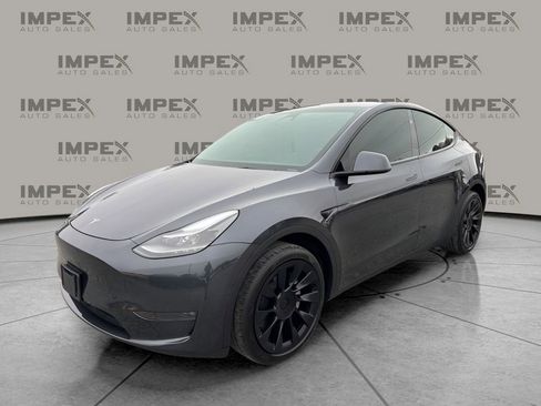 Used 2024 Tesla Model Y Long Range image 1