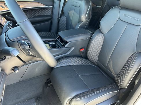 New 2025 Jeep Grand Cherokee Summit image 18