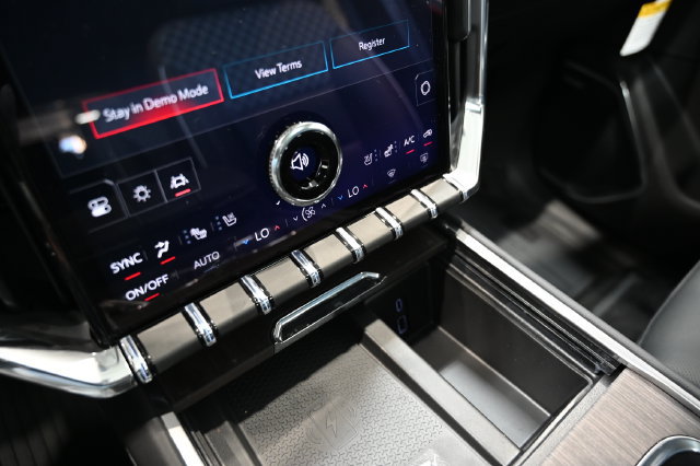 New 2027 GMC Acadia Denali w/ Denali Reserve Package AWD/4WD image 19