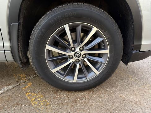 Used 2017 Toyota Highlander XLE image 12