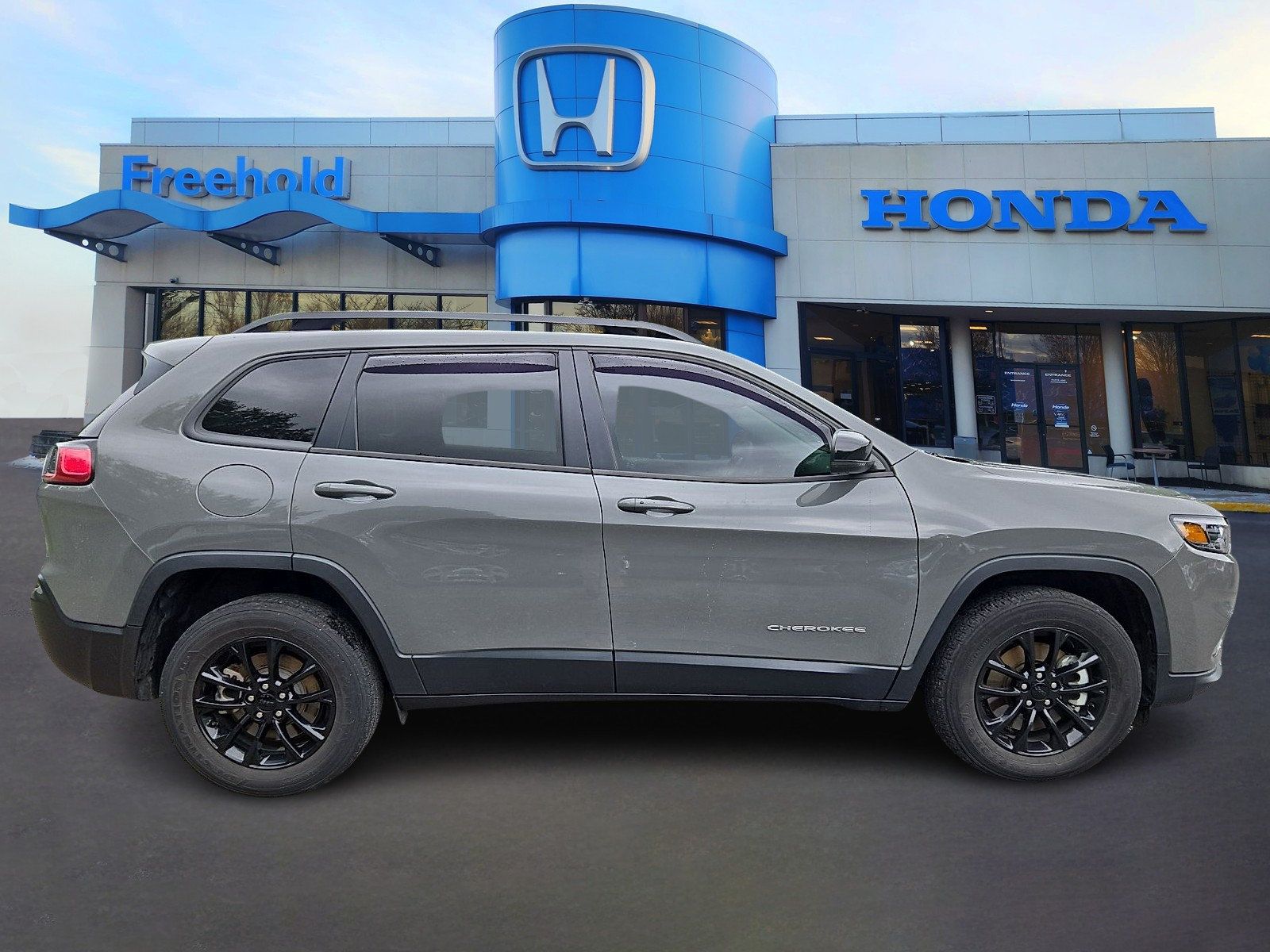 Used 2022 Jeep Cherokee Latitude Lux w/ Mopar Interior Package AWD/4WD image 7