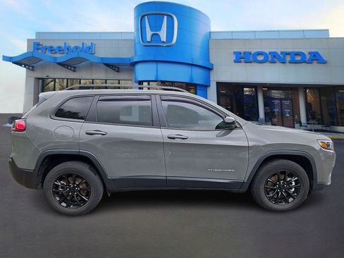Used 2022 Jeep Cherokee Latitude Lux w/ Mopar Interior Package AWD/4WD image 7