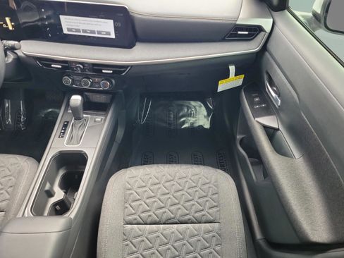 Certified 2025 Nissan Kicks SV image 22