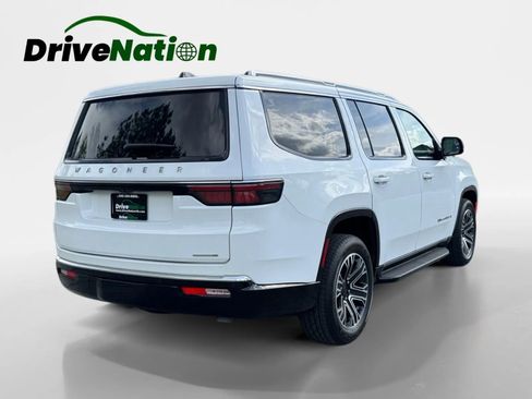 Used 2024 Jeep Wagoneer Series II w/ Flexible Seating Group image 5