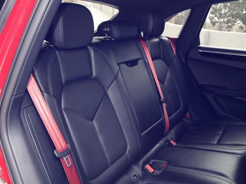 Certified 2025 Porsche Macan image 24