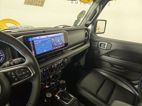 Used 2024 Jeep Wrangler High Altitude image 25