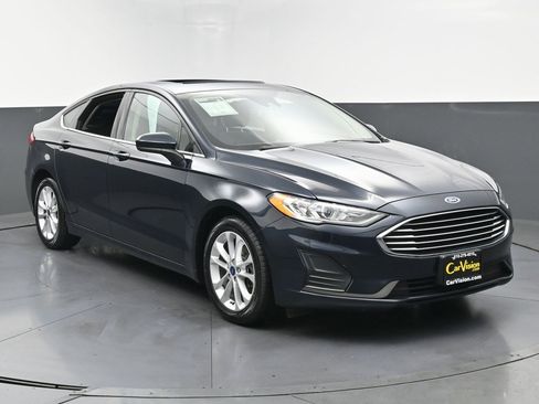 Used 2020 Ford Fusion SE image 3