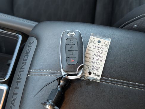 Used 2024 Nissan Pathfinder SV image 37
