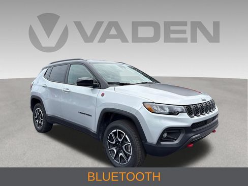 Used 2025 Jeep Compass Trailhawk AWD/4WD image 7