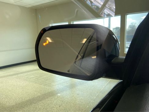 Used 2024 Ford Edge SEL w/ Convenience Package image 38