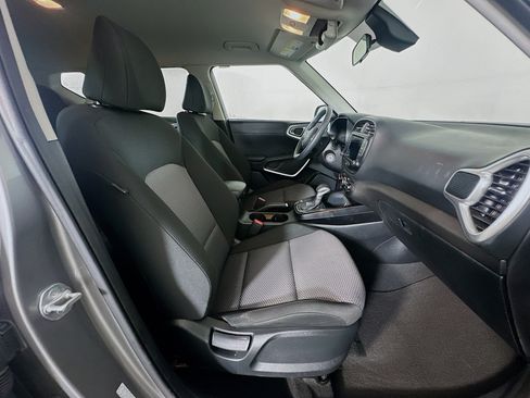 Used 2025 Kia Soul LX w/ LX Technology Package FWD image 30