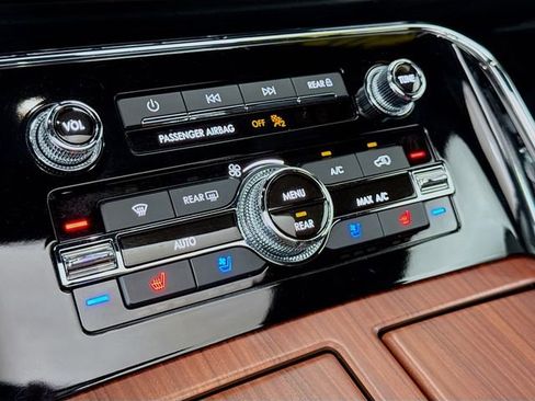 Used 2023 Lincoln Navigator L Reserve image 16