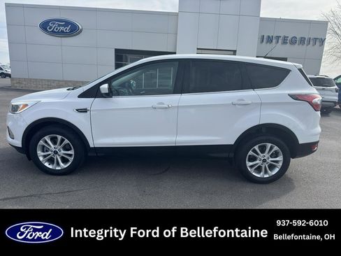 Used 2017 Ford Escape SE image 1