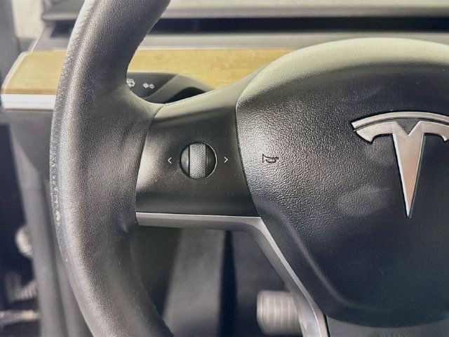 Used 2022 Tesla Model Y Long Range AWD/4WD image 13