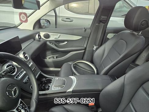 Used 2022 Mercedes-Benz GLC 300 4MATIC image 3