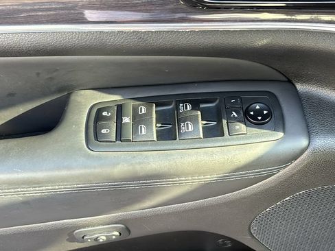 Used 2020 Jeep Grand Cherokee Overland AWD/4WD image 13