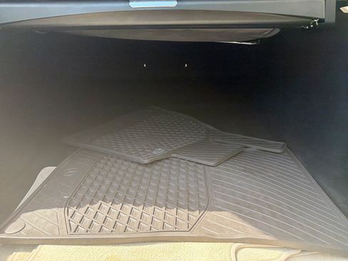 Used 2015 Mercedes-Benz S 550 Sedan w/ Sport Package image 22