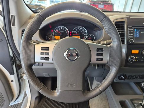 Used 2014 Nissan Frontier SL AWD/4WD image 18