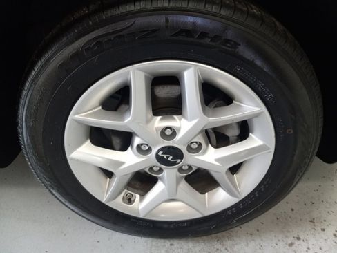Used 2025 Kia Soul LX w/ LX Technology Package FWD image 4