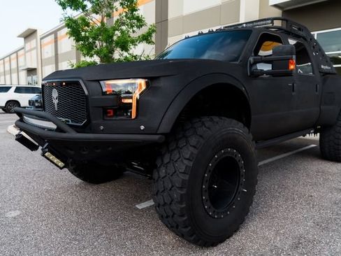 Used 2016 Ford F250 Platinum w/ Platinum Package AWD/4WD image 9