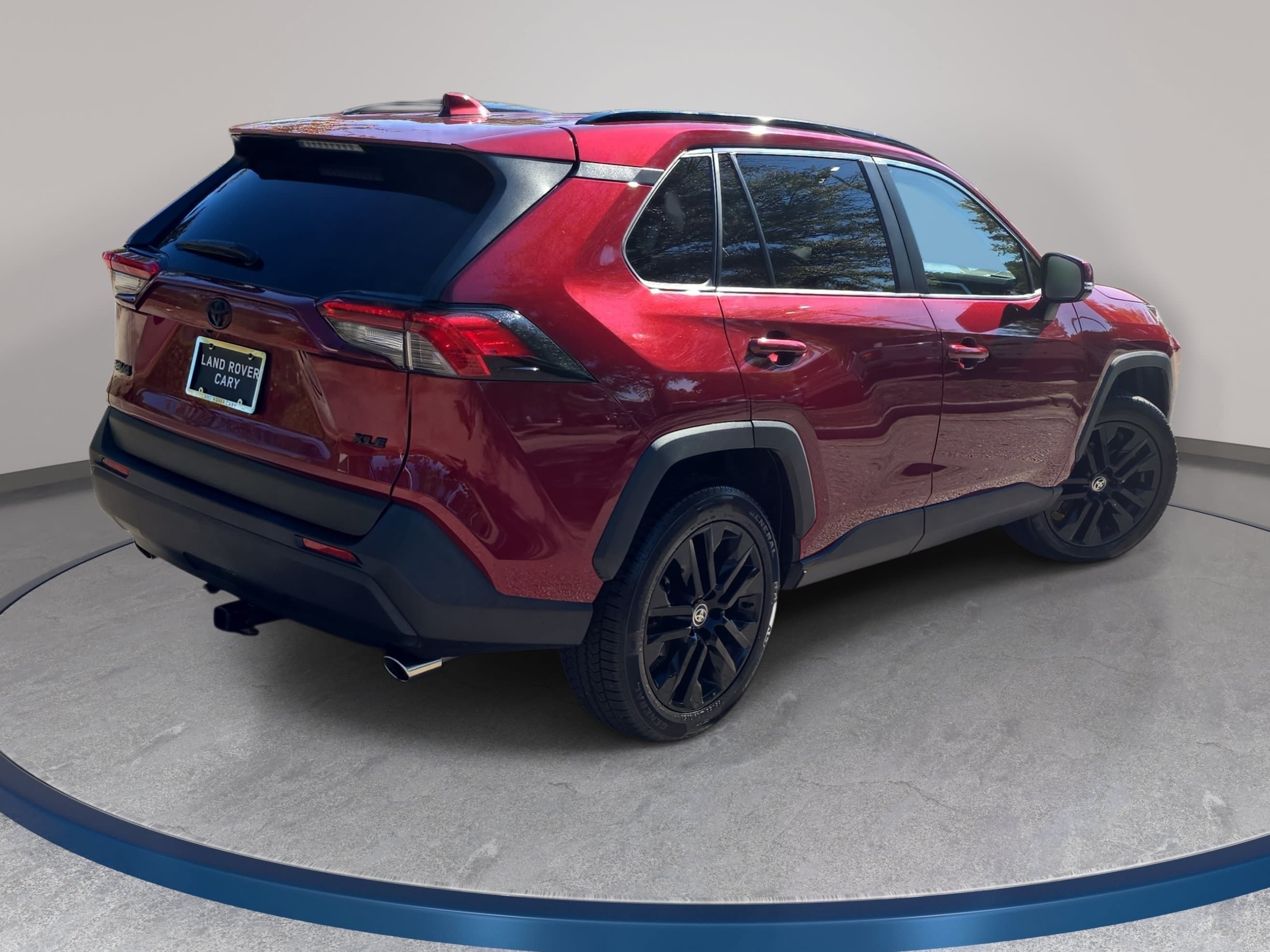 Used 2023 Toyota RAV4 XLE Premium FWD image 5