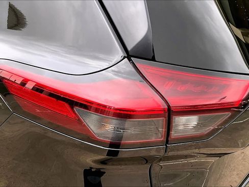 Used 2023 Nissan Rogue SV image 26