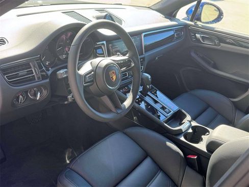 Certified 2026 Porsche Macan AWD/4WD image 4