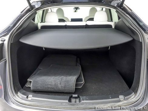 Used 2023 Tesla Model Y Long Range image 38