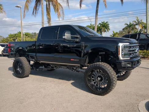 Used 2025 Ford F250 Platinum image 2