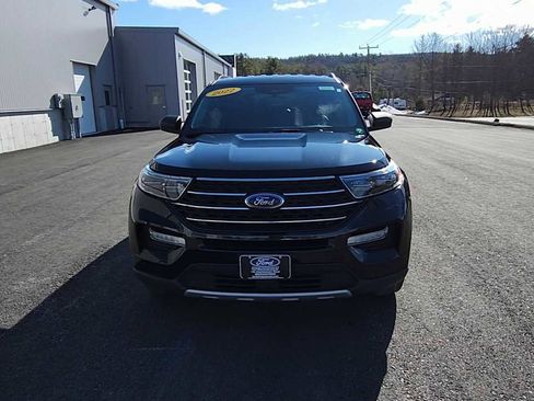 Used 2022 Ford Explorer XLT w/ Equipment Group 202A image 3