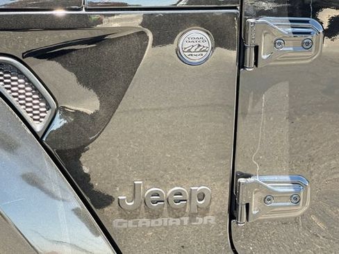 Used 2022 Jeep Gladiator Sport AWD/4WD image 25