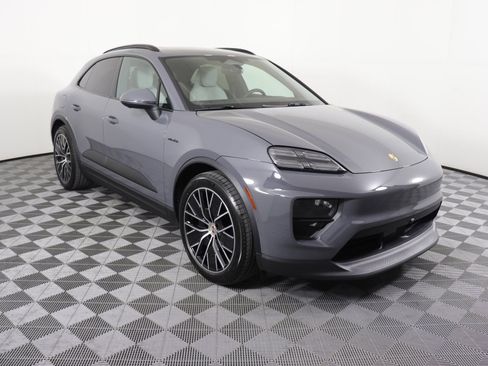 Certified 2025 Porsche Macan Electric image 7