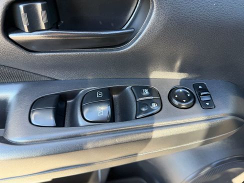 Used 2022 Nissan Kicks S image 21