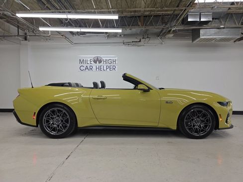 Used 2025 Ford Mustang GT Premium w/ GT Performance Package RWD image 7