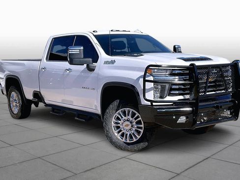 Used 2022 Chevrolet Silverado 2500 High Country w/ Technology Package AWD/4WD image 4