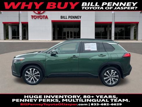 Used 2023 Toyota Corolla Cross XLE w/ Convenience Package FWD image 2