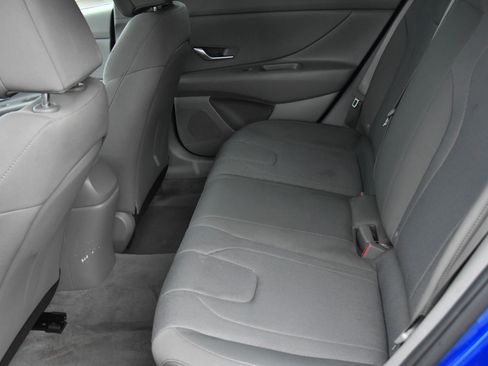 Used 2023 Hyundai Elantra SE image 29